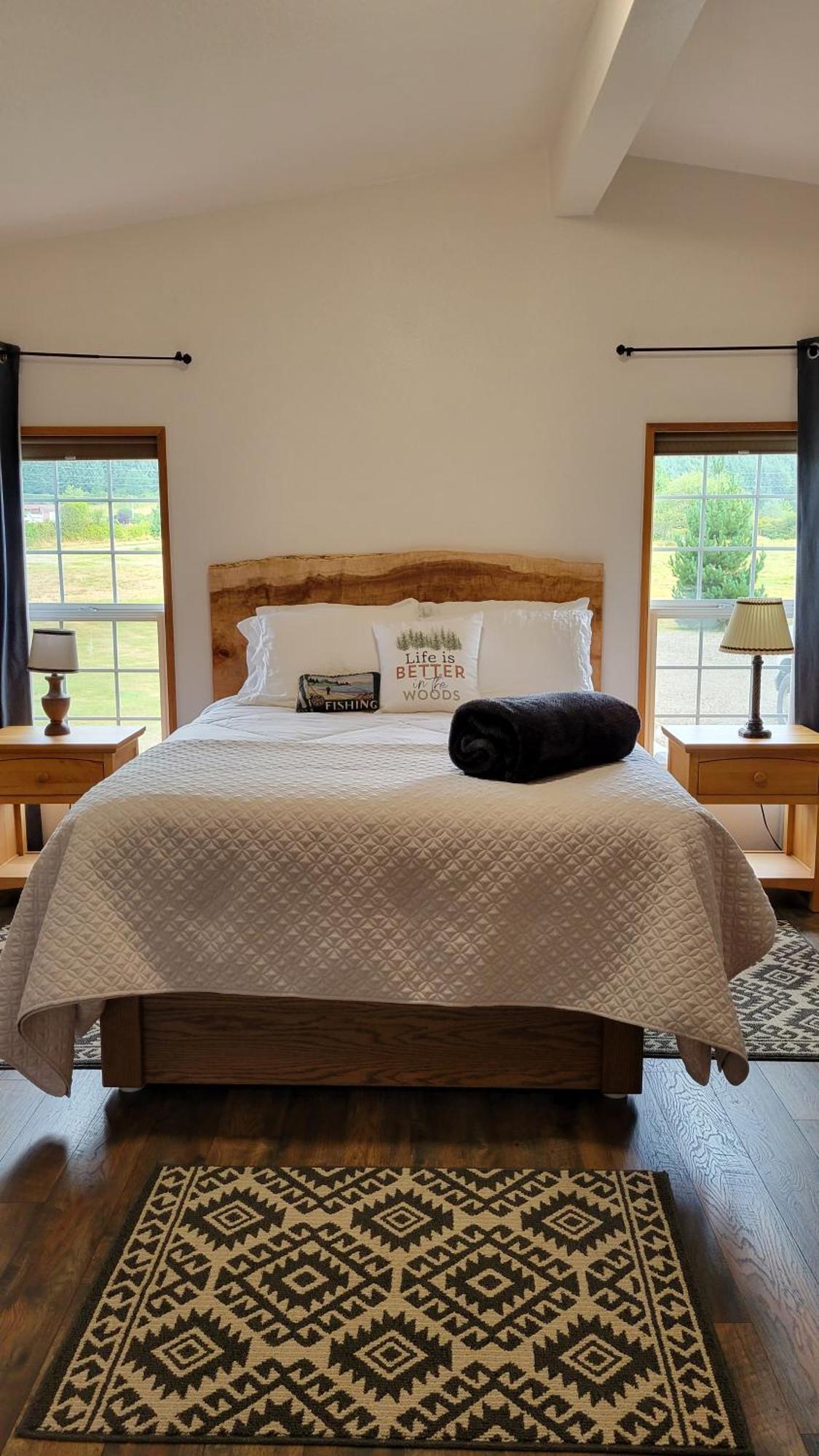 A Relaxing Getaway-A Backwoods Cabin Solduc River Beaver Room photo